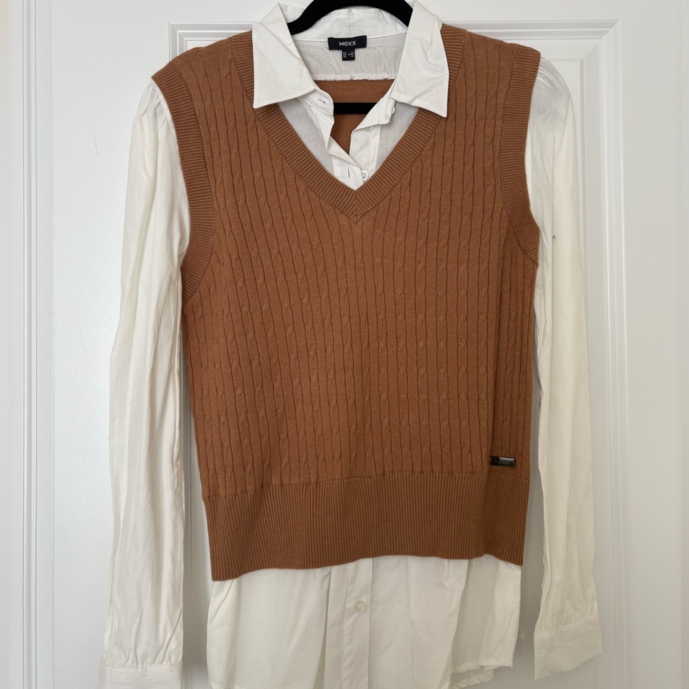Mexx Tan V-Neck Sweater Vest/Dress Shirt Combo